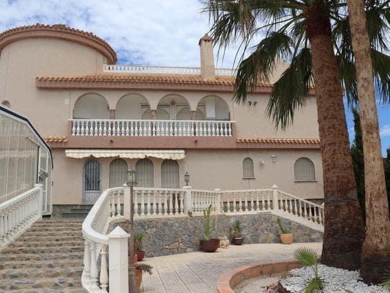 4 sypialnia Willa na sprzedaż w La Manga del Mar Menor z basenem - 700 000 € (Ref: 9314771)