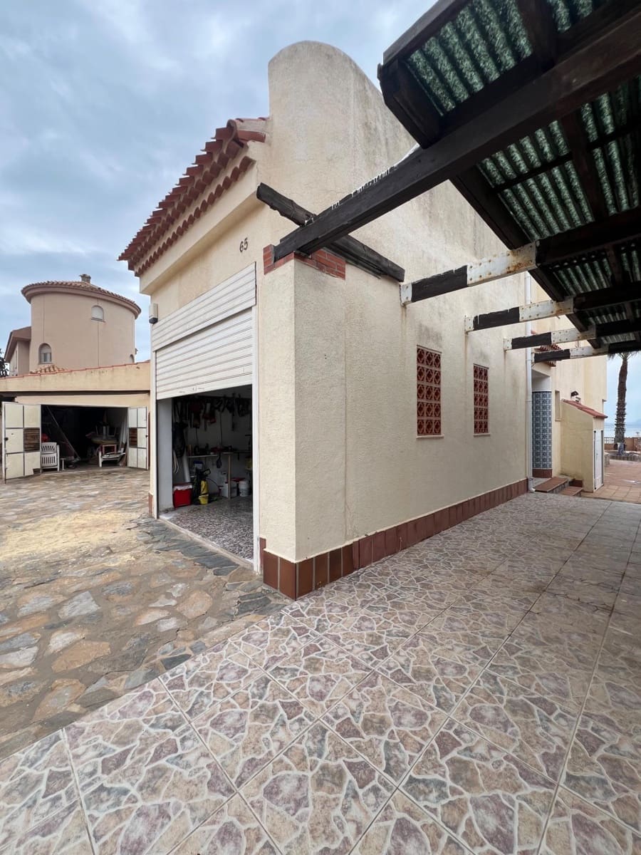 7 sypialnia Willa na sprzedaż w La Manga del Mar Menor z basenem - 800 000 € (Ref: 9314772)
