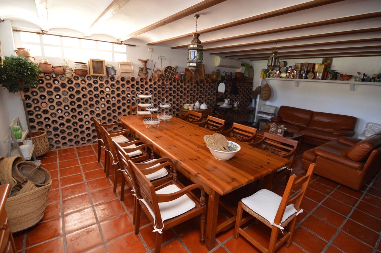 4 bedroom Villa for sale in Torrevieja with garage - € 890,000 (Ref: 9314780)