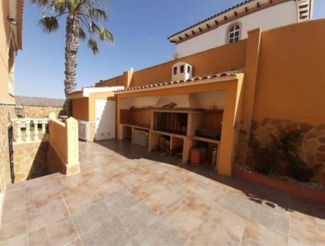 6 soverom Villa til salgs i Torrevieja med svømmebasseng garasje - € 549 900 (Ref: 9314785)