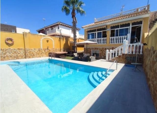 6 soverom Villa til salgs i Torrevieja med svømmebasseng garasje - € 549 900 (Ref: 9314785)