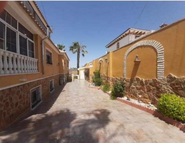 6 soverom Villa til salgs i Torrevieja med svømmebasseng garasje - € 549 900 (Ref: 9314785)