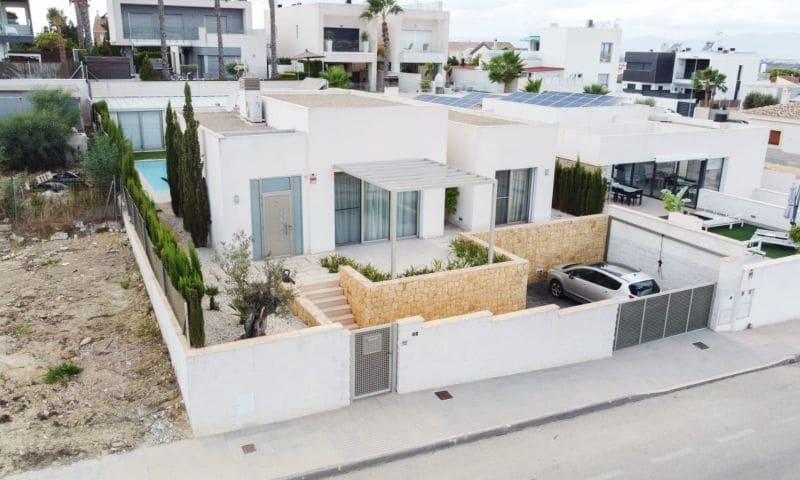 4 quarto Moradia para venda em Benijofar com piscina garagem - 539 995 € (Ref: 9314791)