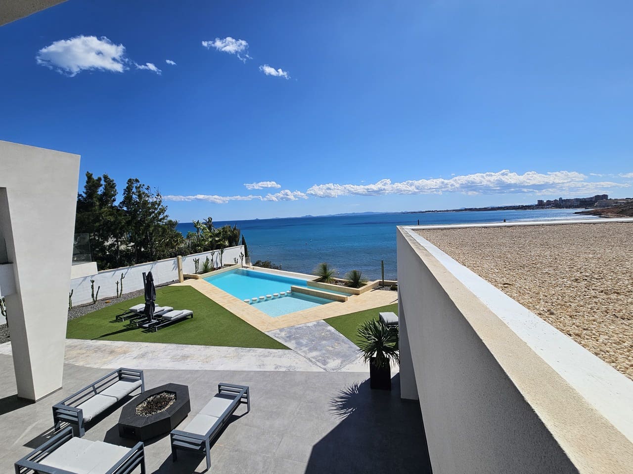 4 bedroom Villa for sale in Cabo Roig with garage - € 4,750,000 (Ref: 9314802)