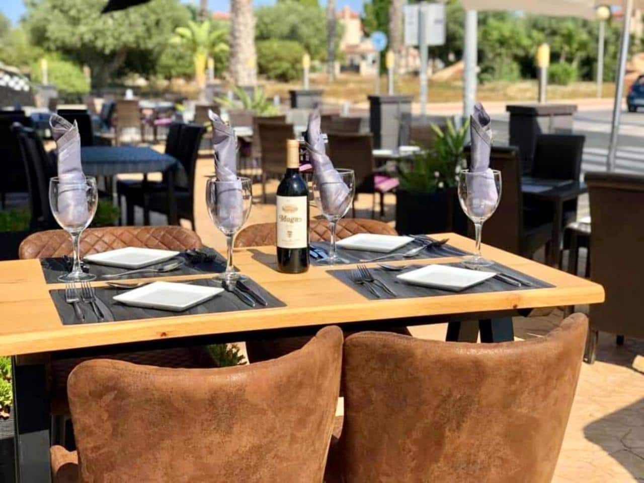 Commercial for sale in Guardamar del Segura - € 850,000 (Ref: 9314810)