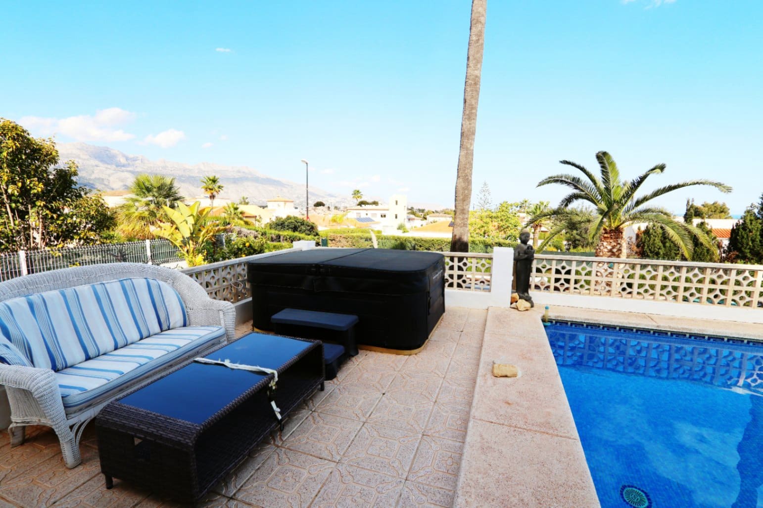 5 bedroom Villa for sale in La Nucia with garage - € 795,000 (Ref: 9314813)