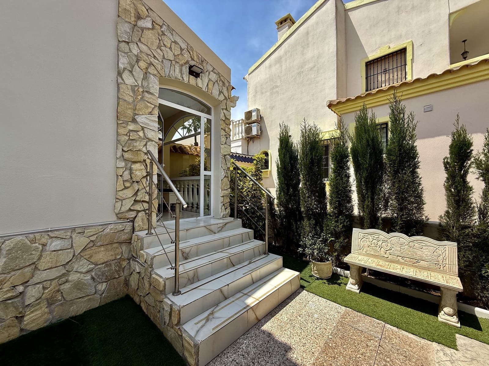 4 bedroom Villa for sale in Orihuela Costa with garage - € 830,000 (Ref: 9314823)