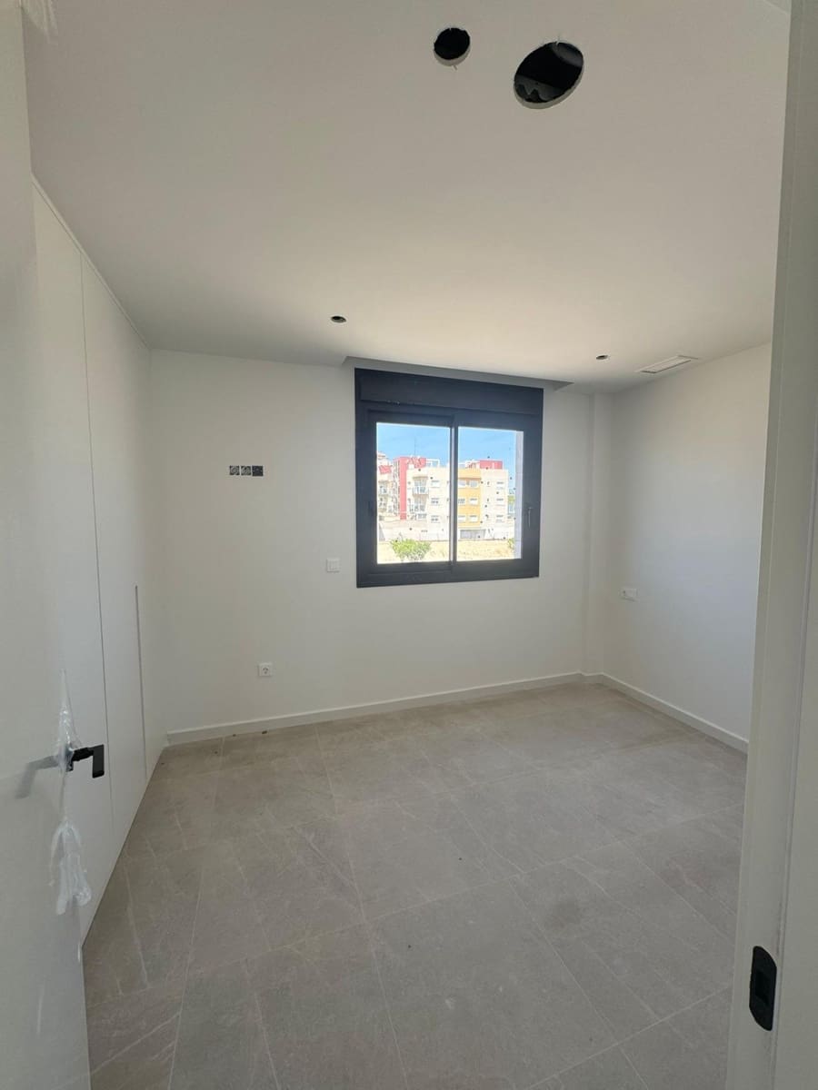 4 soverom Villa til salgs i Guardamar del Segura med svømmebasseng - € 507 000 (Ref: 9314826)