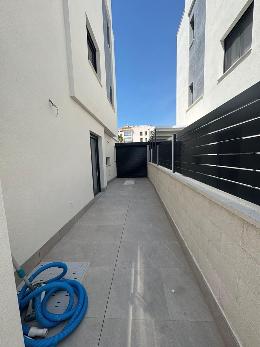 4 soverom Villa til salgs i Guardamar del Segura med svømmebasseng - € 507 000 (Ref: 9314826)