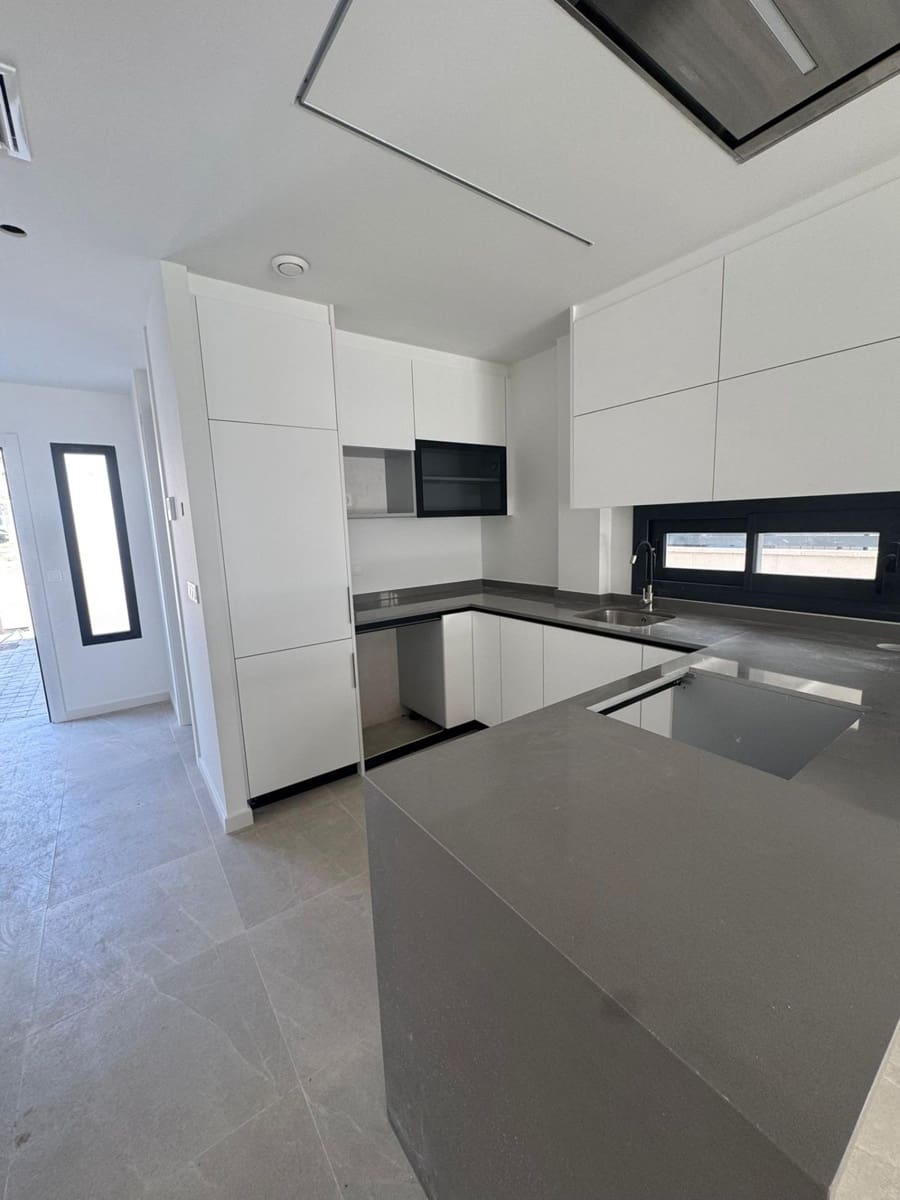 4 soverom Villa til salgs i Guardamar del Segura med svømmebasseng - € 507 000 (Ref: 9314826)