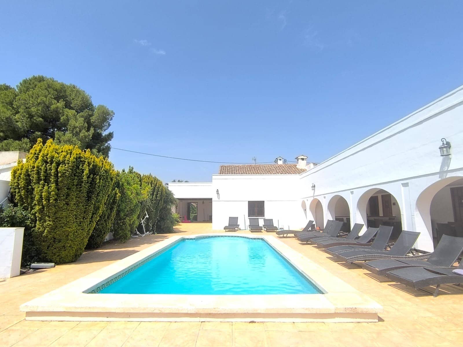 13 bedroom Villa for sale in Villena with garage - € 699,995 (Ref: 9314840)