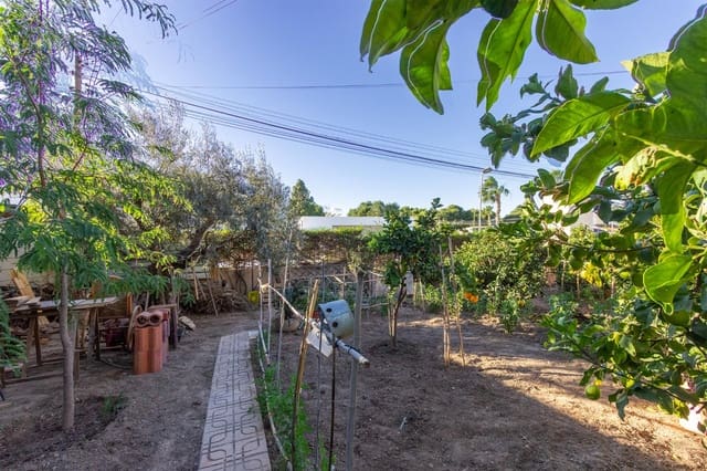 4 makuuhuone Huvila myytävänä paikassa Los Balcones - Los Altos, Torrevieja mukana uima-altaan 
autotalli - 640 000 € (Ref: 9314855)