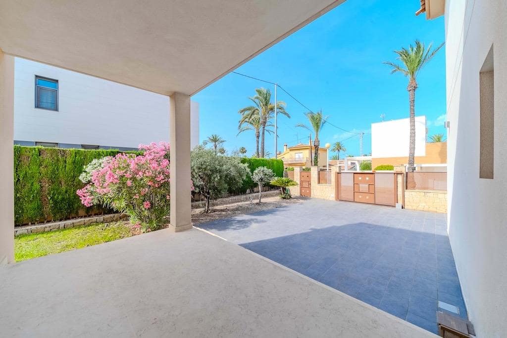 5 soveværelse Villa til salg i Cabo Roig med swimmingpool - € 1.995.000 (Ref: 9314856)