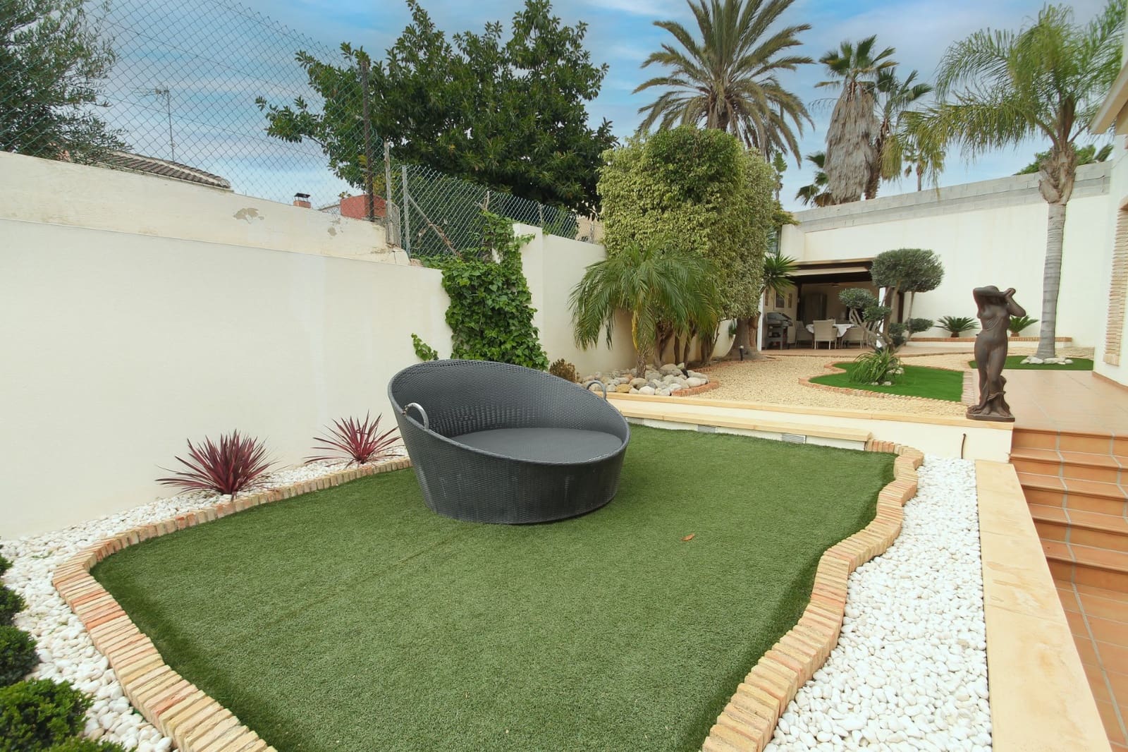 6 bedroom Villa for sale in Torrevieja - € 699,000 (Ref: 9314867)