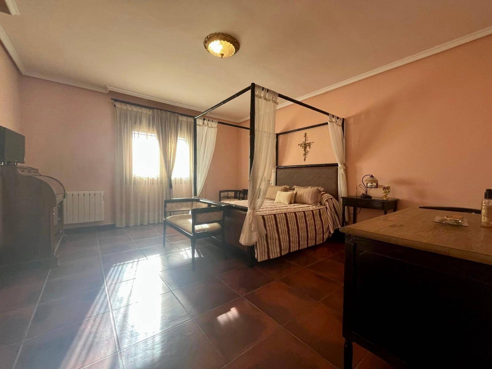 Chalet de 4 habitaciones en Rojales en venta con piscina - 780.000 € (Ref: 9314873)