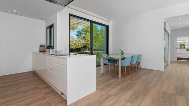 3 makuuhuone Huvila myytävänä paikassa Lomas de Cabo Roig - Los Dolses, Orihuela mukana uima-altaan 
autotalli - 819 000 € (Ref: 9314883)