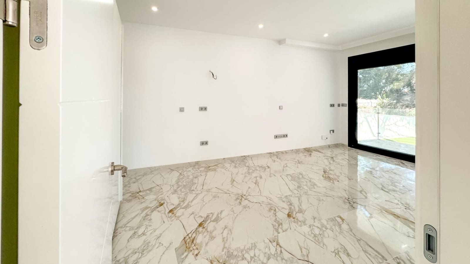 4 chambre Villa/Maison à vendre à Torrevieja avec piscine garage - 995 000 € (Ref: 9314891)