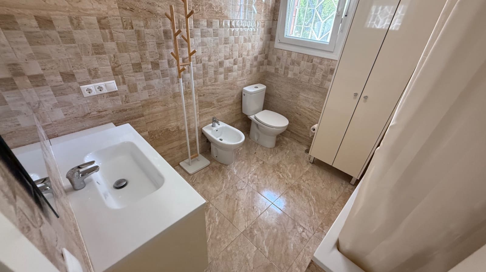 7 chambre Villa/Maison à vendre à Torrevieja avec garage - 930 000 € (Ref: 9314893)