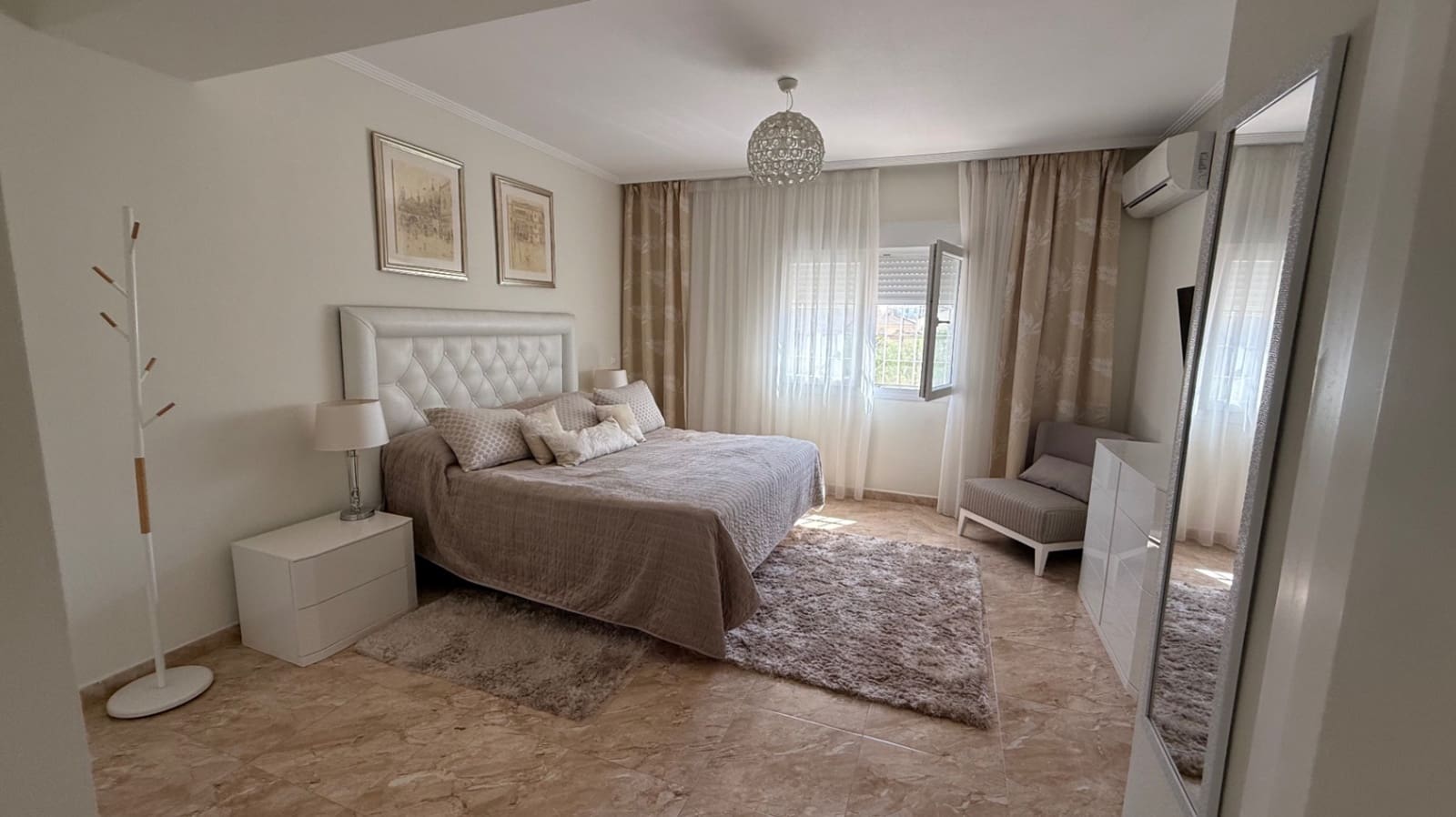 7 chambre Villa/Maison à vendre à Torrevieja avec garage - 930 000 € (Ref: 9314893)