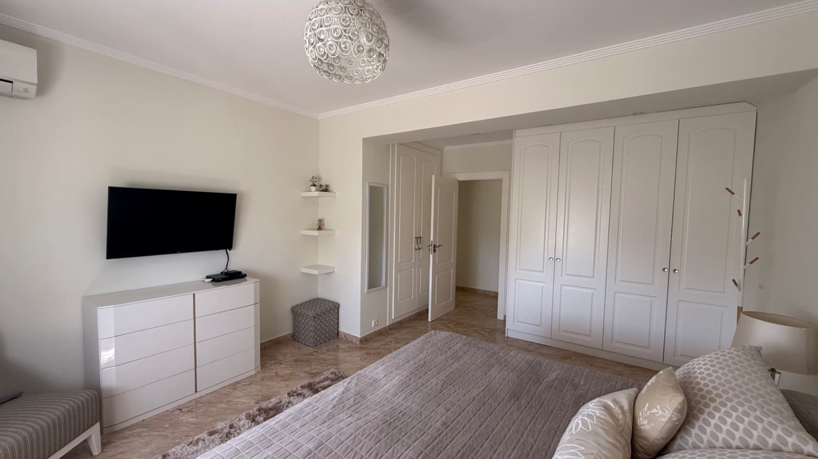 7 chambre Villa/Maison à vendre à Torrevieja avec garage - 930 000 € (Ref: 9314893)