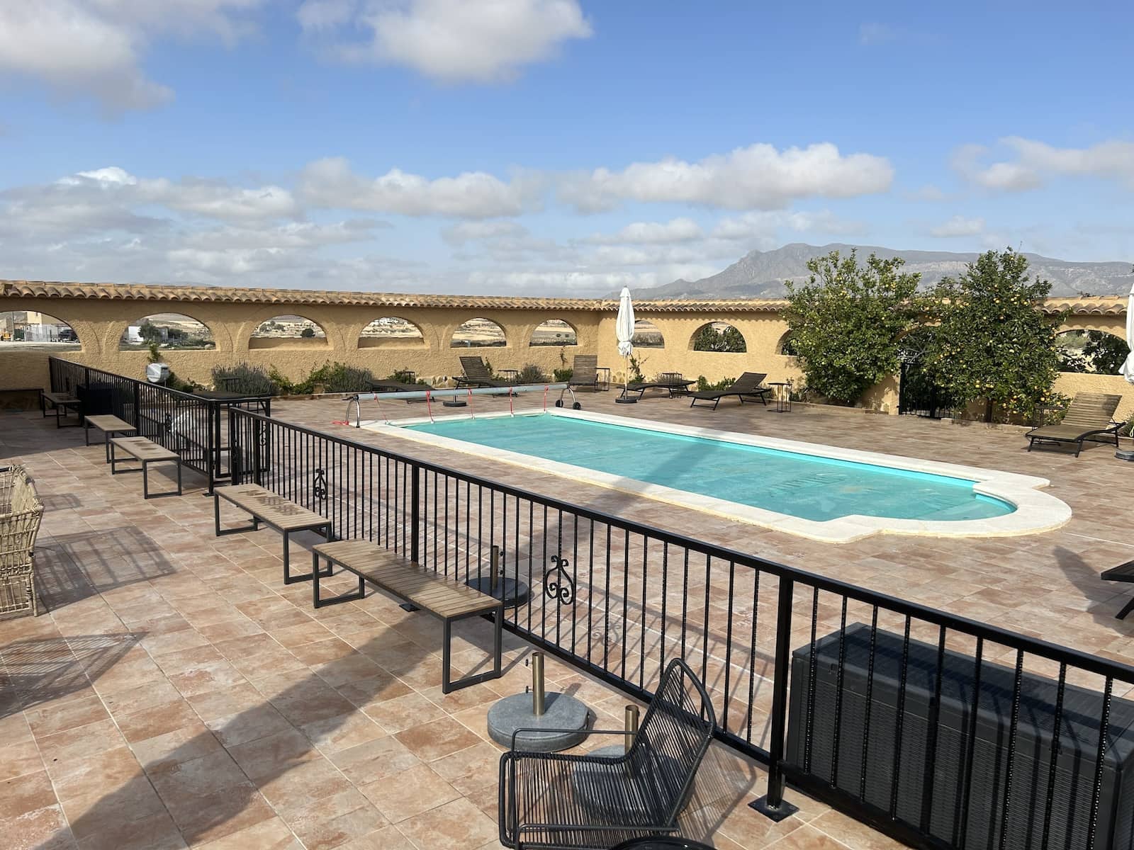 10 bedroom Commercial for sale in Jumilla - € 1,199,000 (Ref: 9314901)