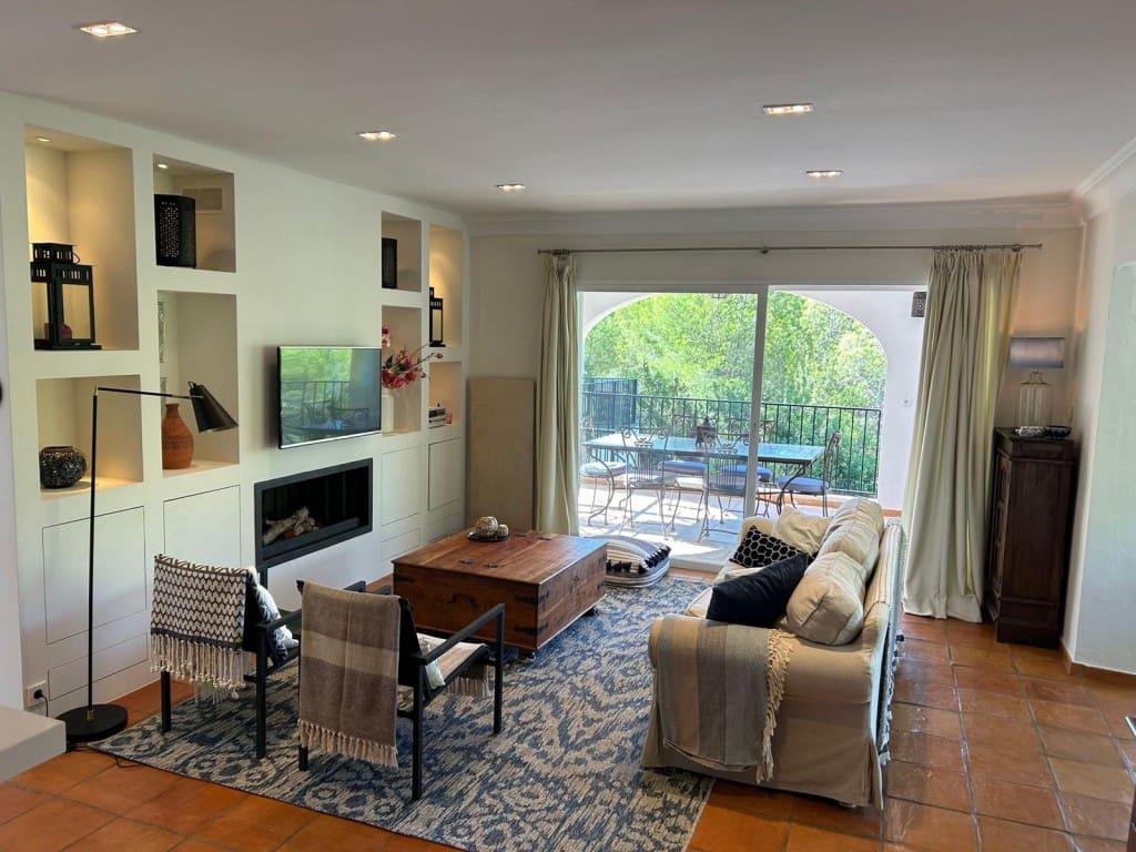 5 bedroom Villa for sale in Altea with garage - € 750,000 (Ref: 9314902)