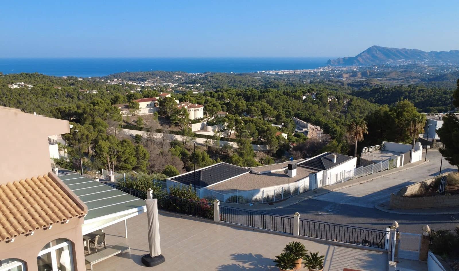 3 bedroom Villa for sale in Altea with garage - € 775,000 (Ref: 9314913)