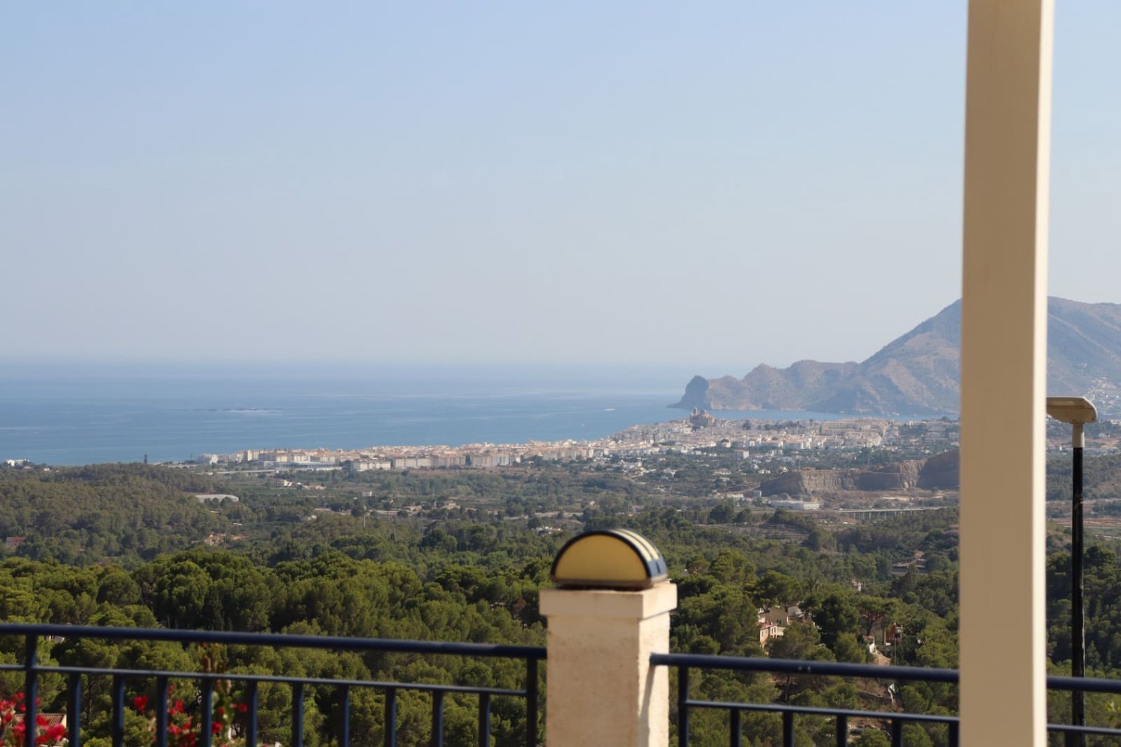 3 bedroom Villa for sale in Altea with garage - € 775,000 (Ref: 9314913)