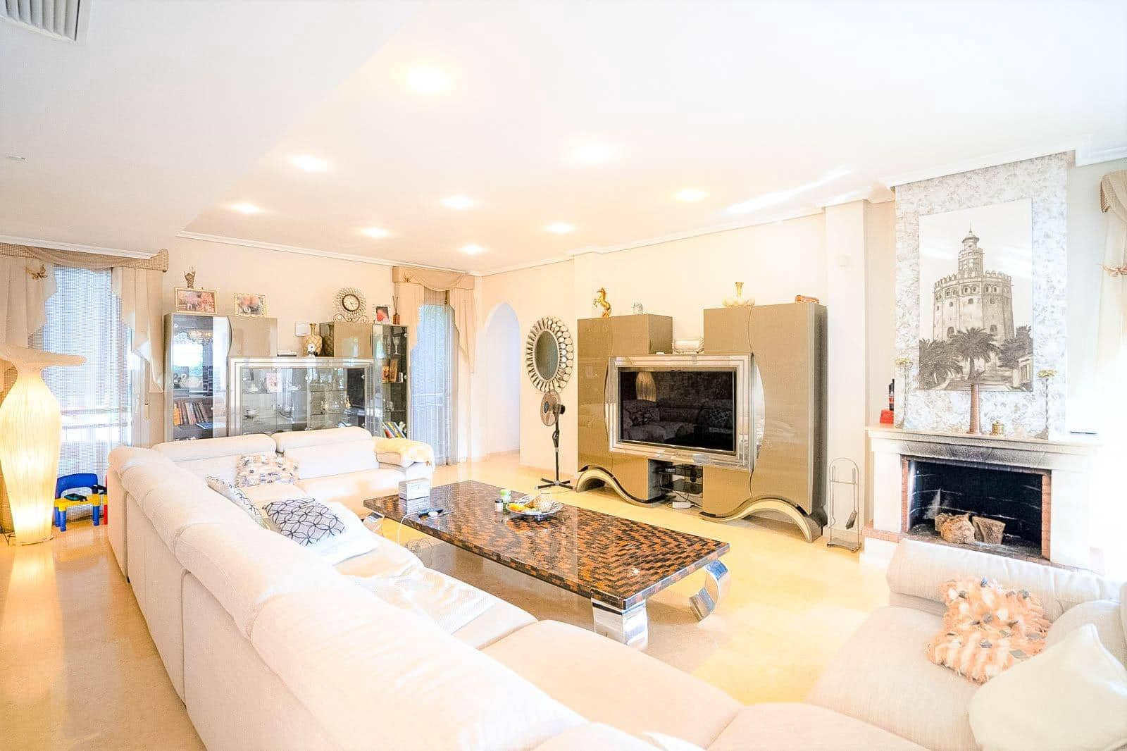 5 soverom Villa til salgs i Torrevieja med svømmebasseng - € 1 170 000 (Ref: 9314932)