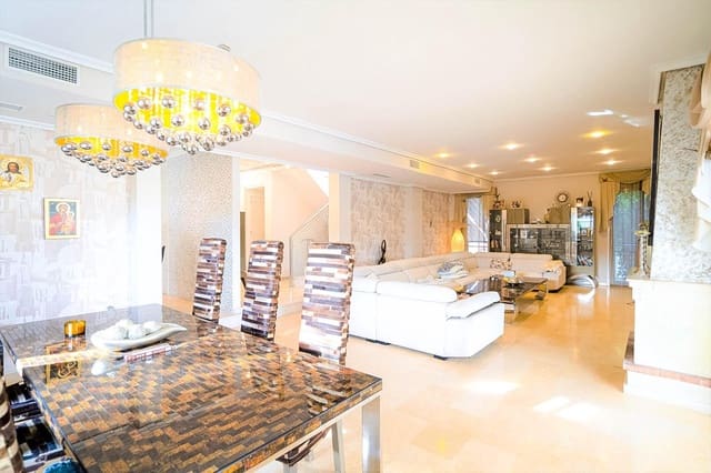 5 bedroom Villa for sale in Cañada del Molino, Torrevieja with pool - € 1,170,000 (Ref: 9314932)