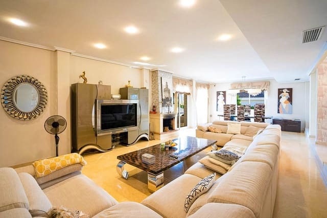 5 bedroom Villa for sale in Cañada del Molino, Torrevieja with pool - € 1,170,000 (Ref: 9314932)