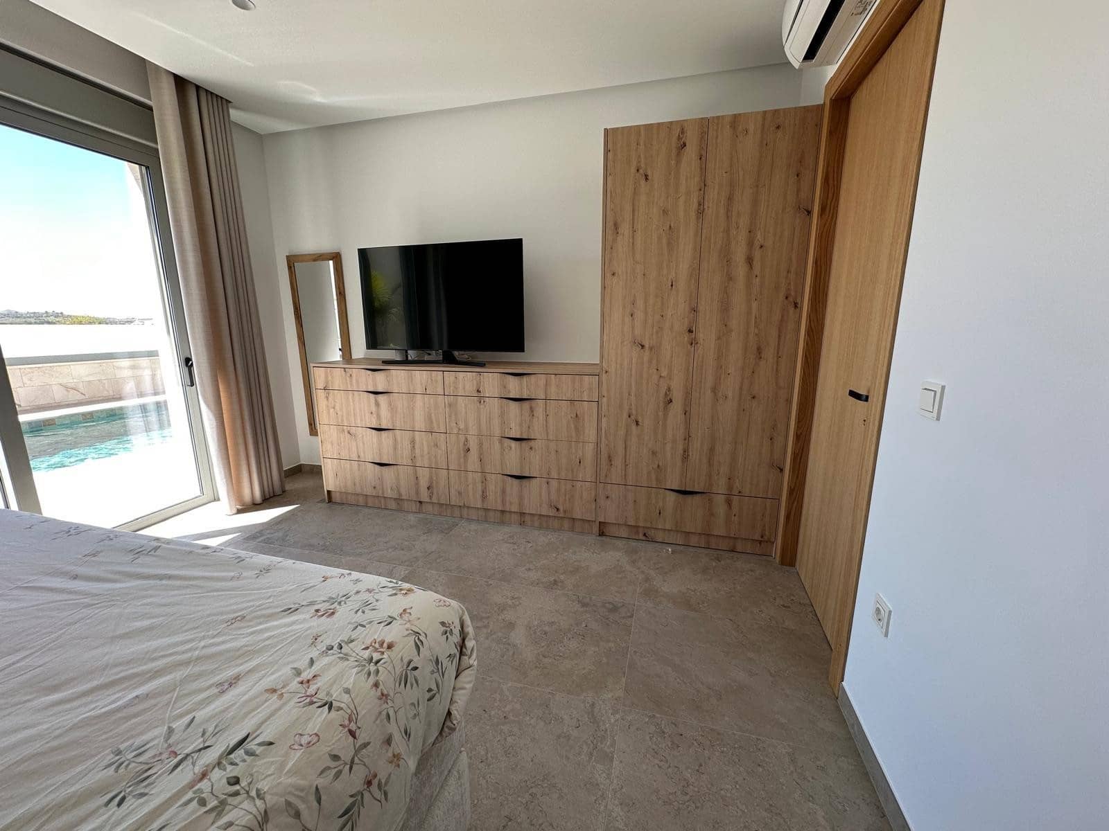 4 slaapkamer Villa te koop in Benijofar met zwembad garage - € 1.495.000 (Ref: 9314935)