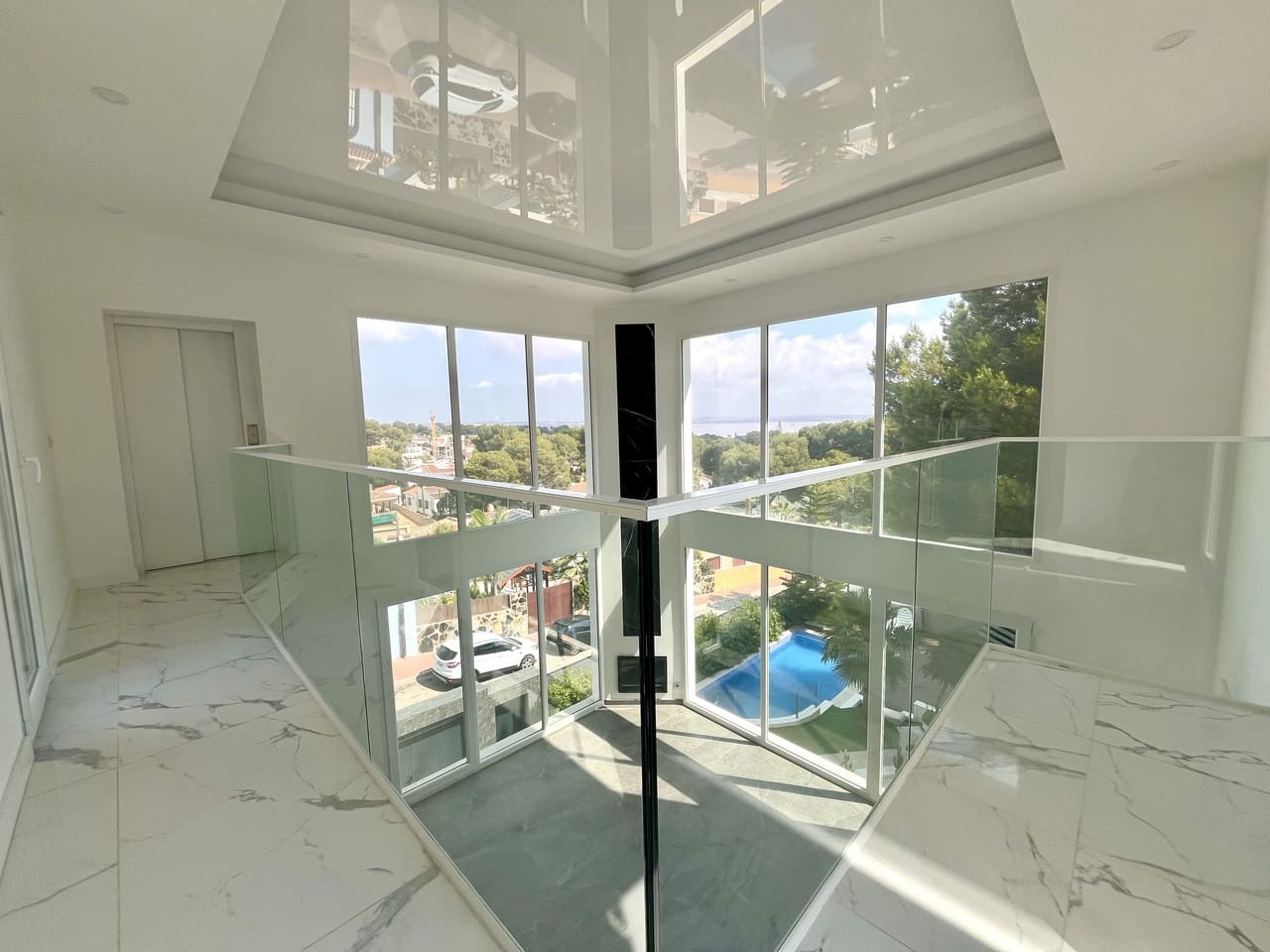 6 bedroom Villa for sale in Los Balcones with garage - € 1,050,000 (Ref: 9314940)