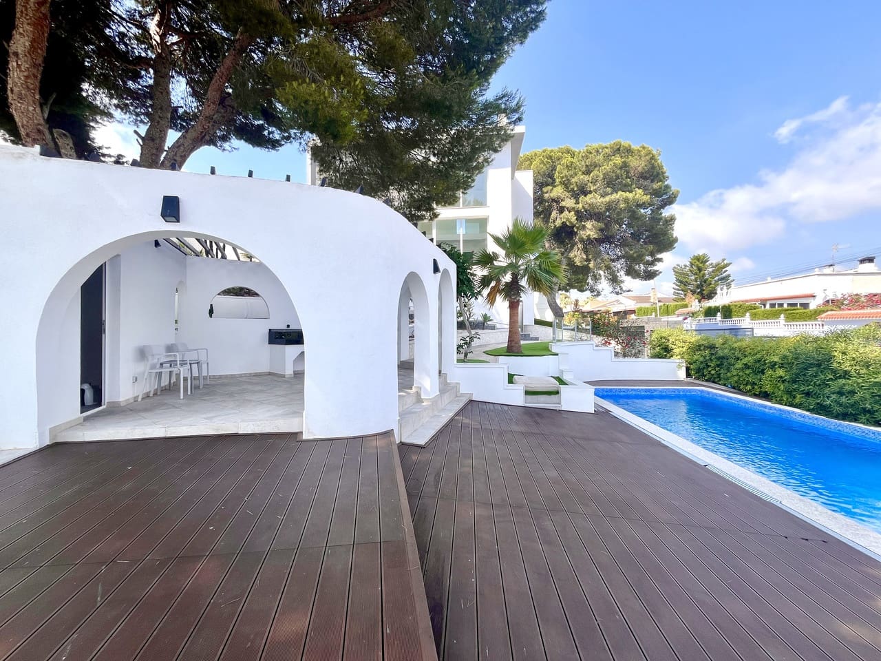 6 bedroom Villa for sale in Los Balcones with garage - € 1,050,000 (Ref: 9314940)