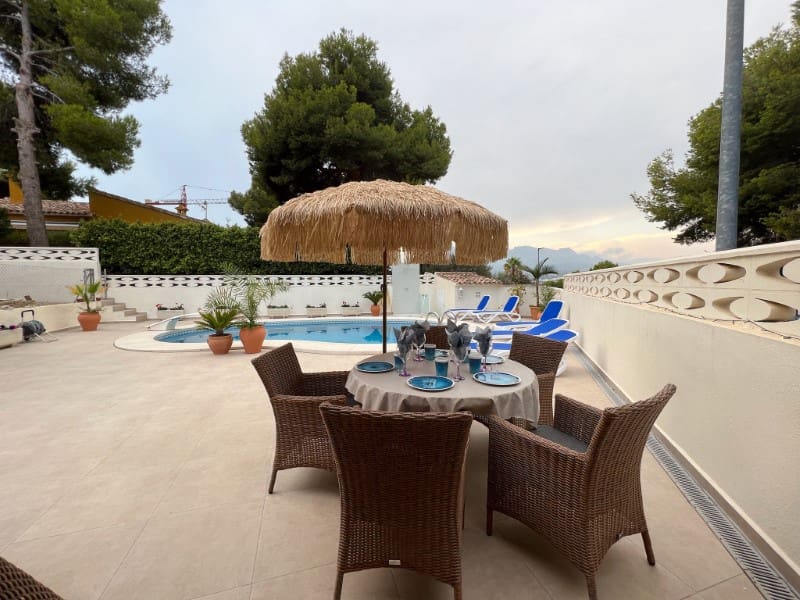 4 soveværelse Villa til salg i Alfaz del Pi / L'Alfas del Pi - € 795.000 (Ref: 9314946)