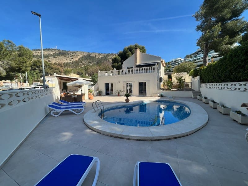 4 soveværelse Villa til salg i Alfaz del Pi / L'Alfas del Pi - € 795.000 (Ref: 9314946)