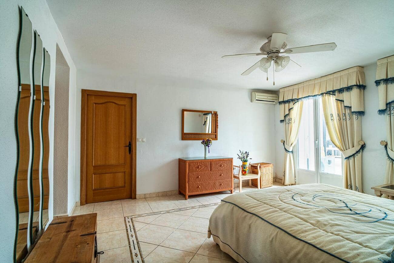 4 bedroom Villa for sale in Orihuela with pool - € 750,000 (Ref: 9314951)