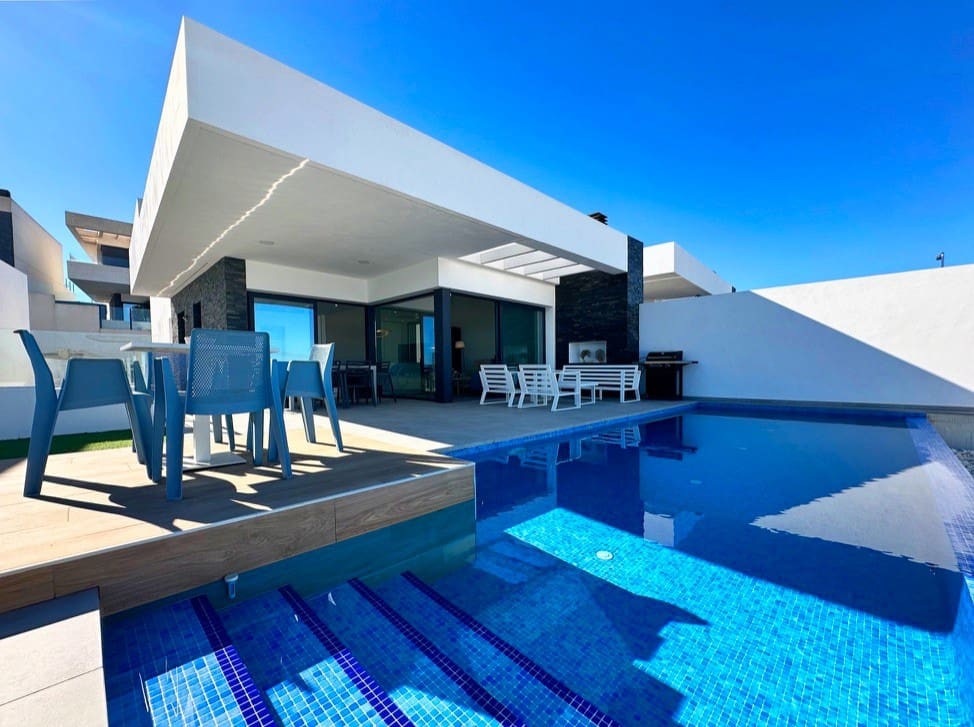 Chalet de 3 habitaciones en Rojales en venta con piscina garaje - 620.000 € (Ref: 9314971)