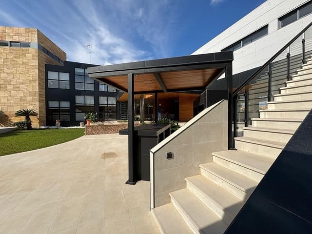 Chalet de 7 habitaciones en Dehesa de Campoamor, Orihuela en venta con garaje - 3.950.000 € (Ref: 9314972)