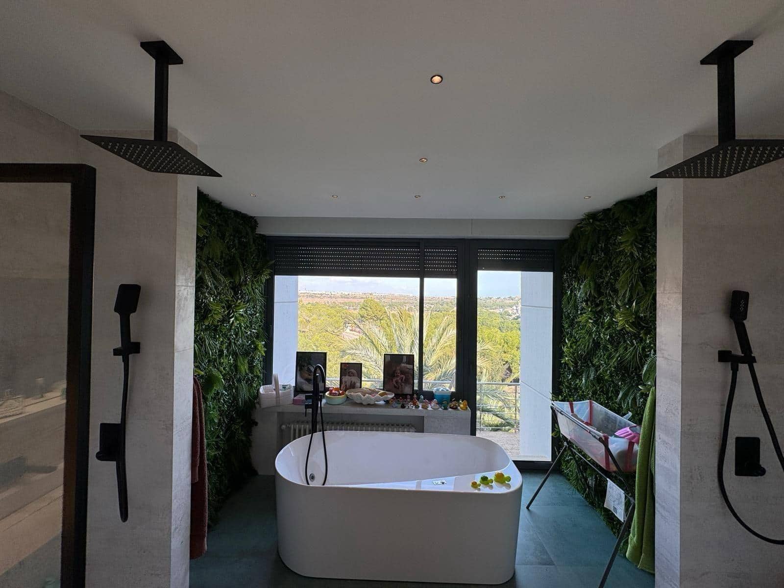 7 bedroom Villa for sale in Orihuela Costa with garage - € 3,950,000 (Ref: 9314972)