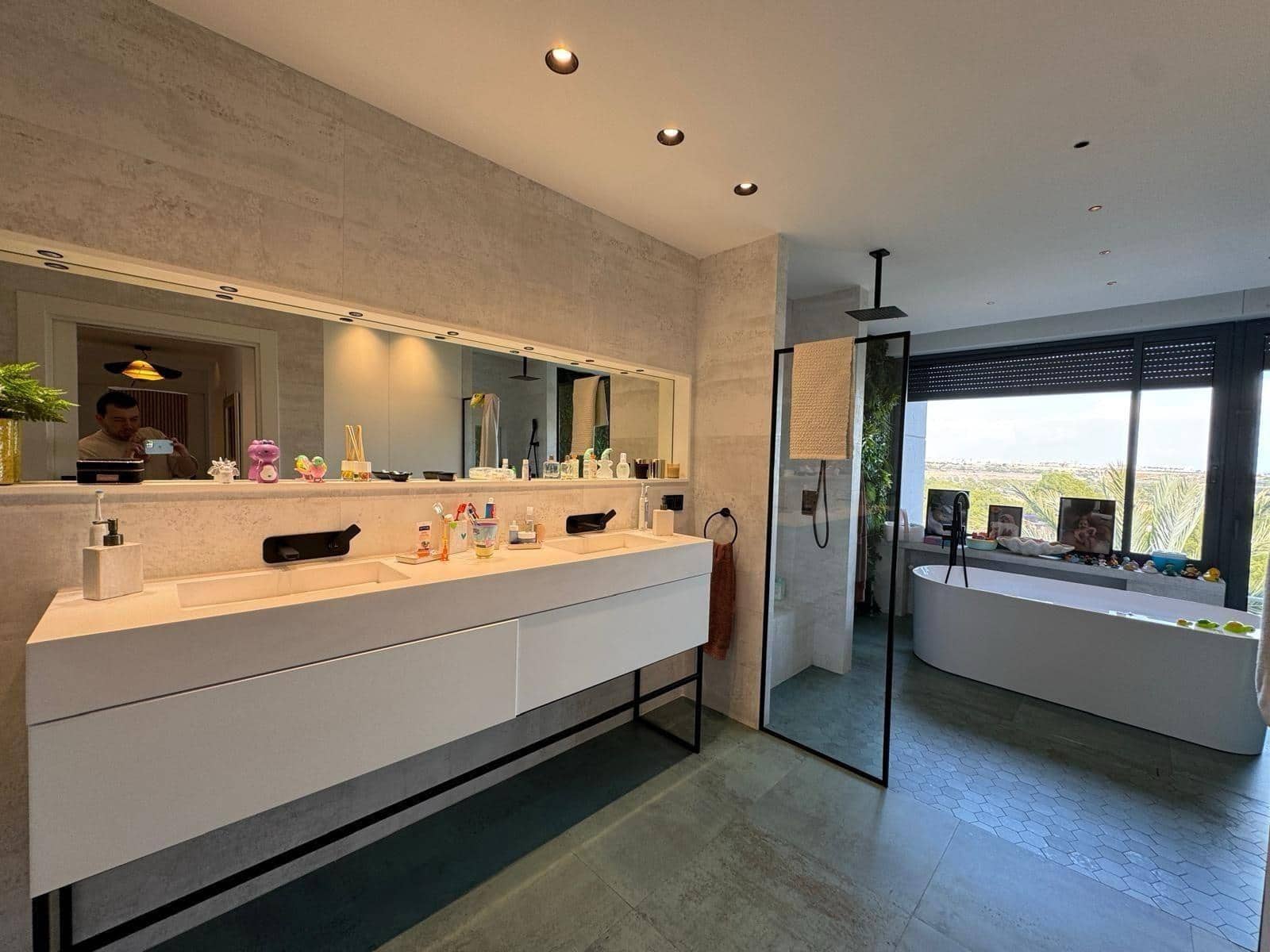 7 bedroom Villa for sale in Orihuela Costa with garage - € 3,950,000 (Ref: 9314972)