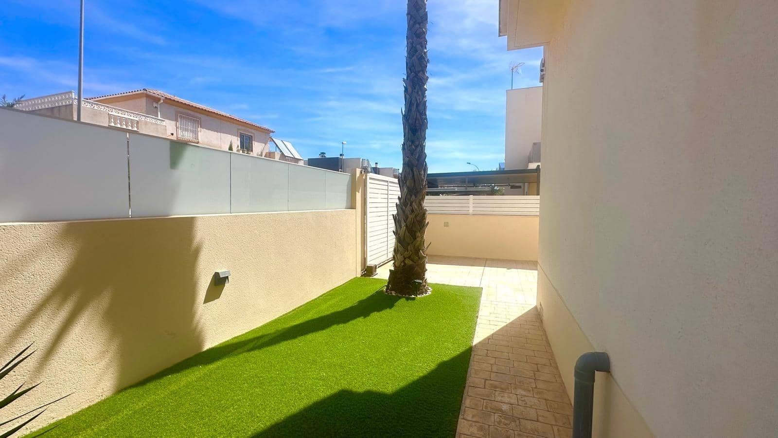 3 bedroom Villa for sale in Torrevieja with pool - € 749,000 (Ref: 9314977)