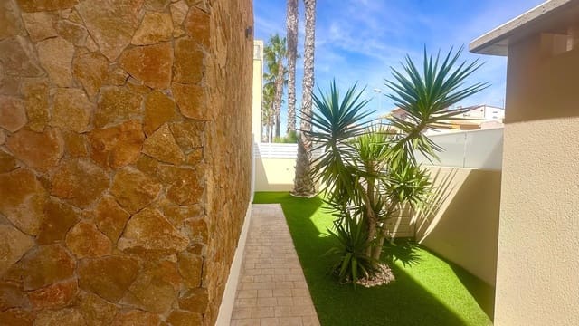 3 bedroom Villa for sale in Los Frutales, Torrevieja with pool - € 749,000 (Ref: 9314977)