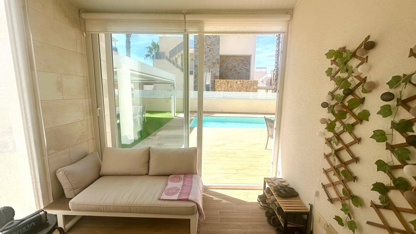 3 bedroom Villa for sale in Torrevieja with pool - € 749,000 (Ref: 9314977)