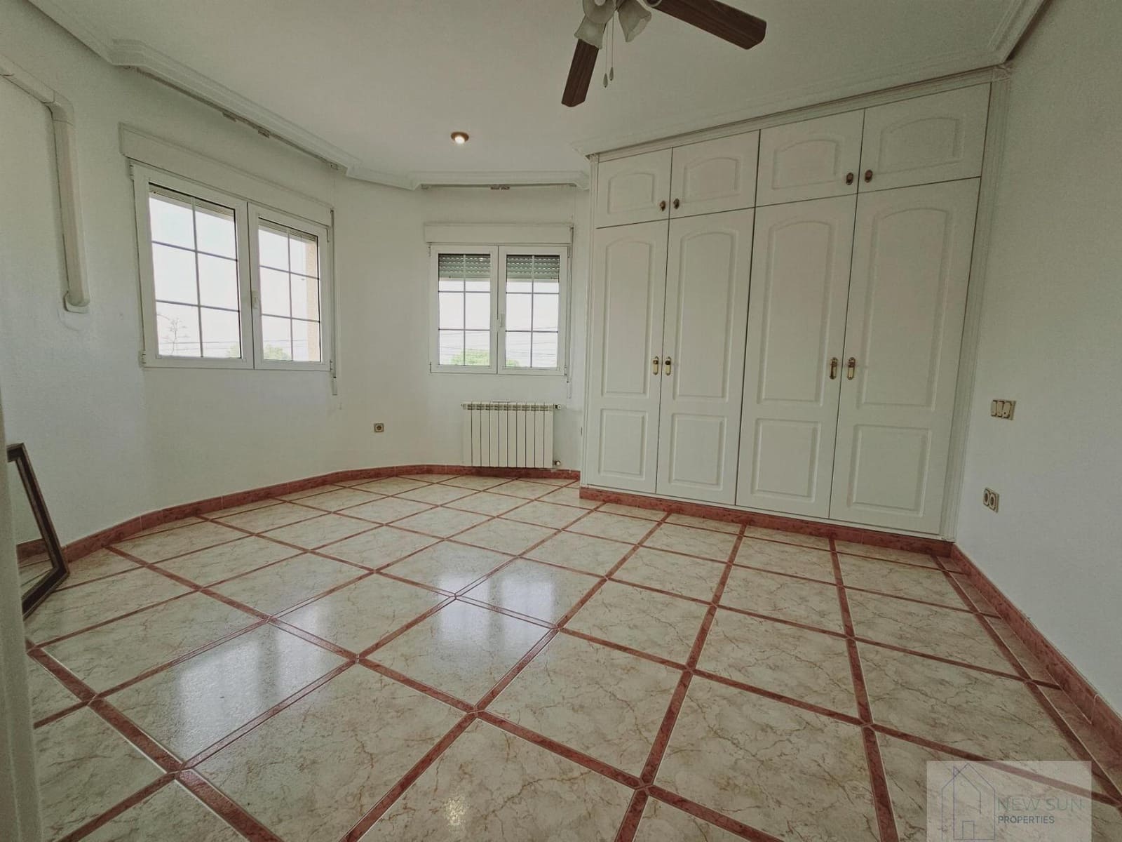 5 chambre Villa/Maison à vendre à Torrevieja avec piscine - 689 000 € (Ref: 9314978)