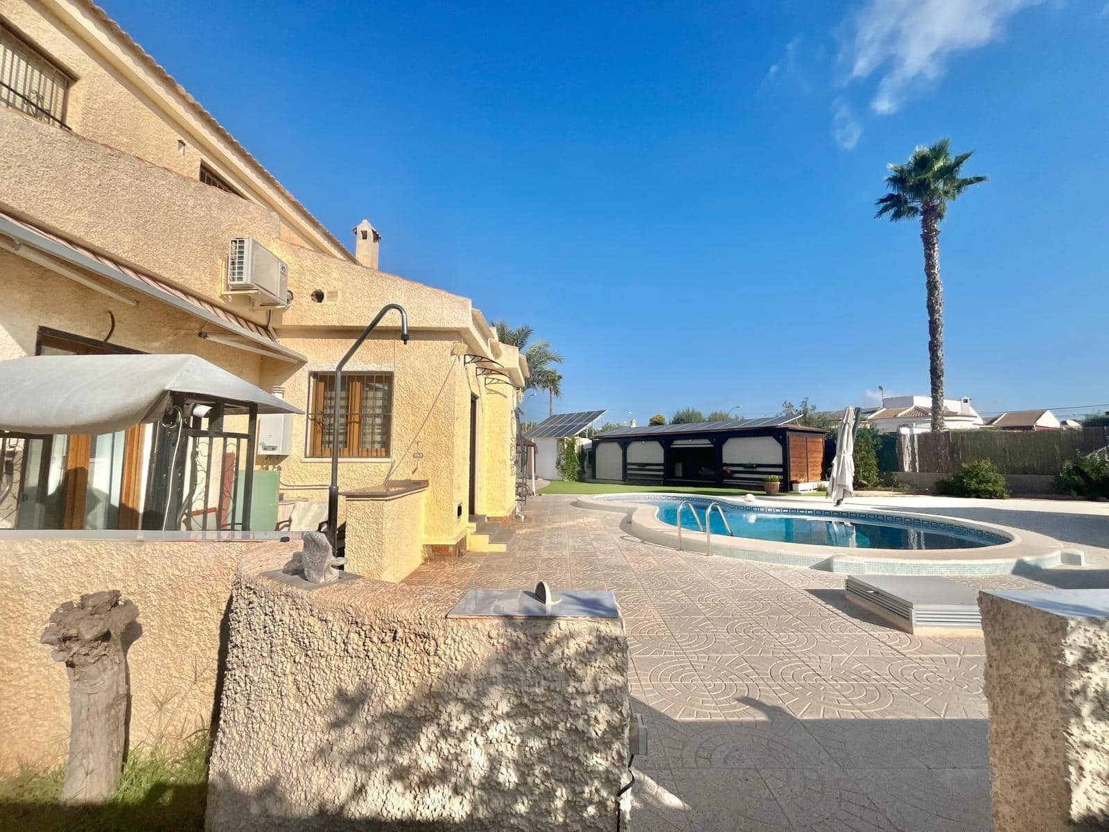 4 sypialnia Willa na sprzedaż w Torrevieja - 590 000 € (Ref: 9314982)