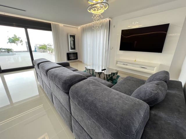 5 Zimmer Villa zu verkaufen in San Miguel de Salinas mit Garage - 849.000 € (Ref: 9314997)