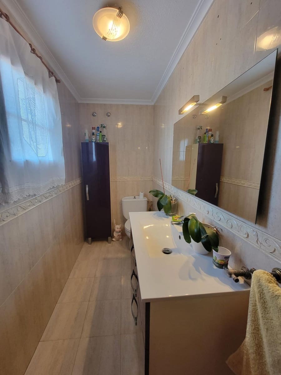 Chalet de 4 habitaciones en Torrevieja en venta con piscina - 1.000.000 € (Ref: 9315025)