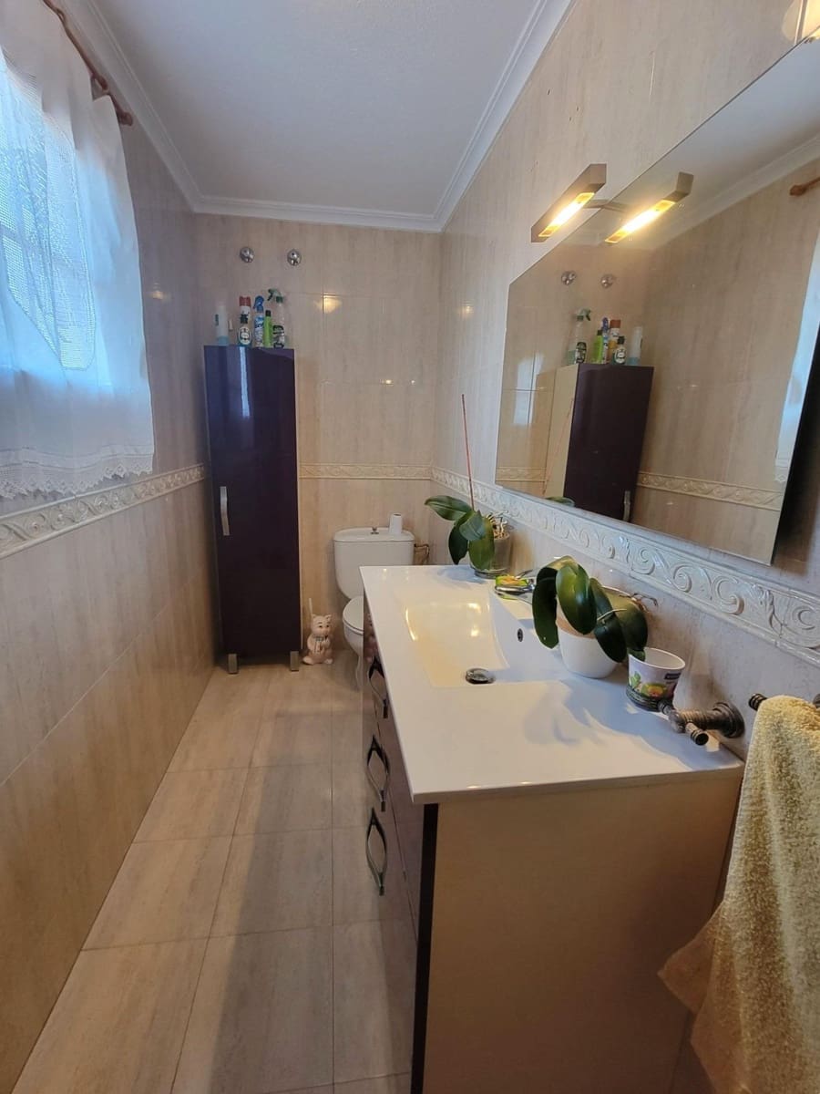 Chalet de 4 habitaciones en Torrevieja en venta con piscina - 1.000.000 € (Ref: 9315025)