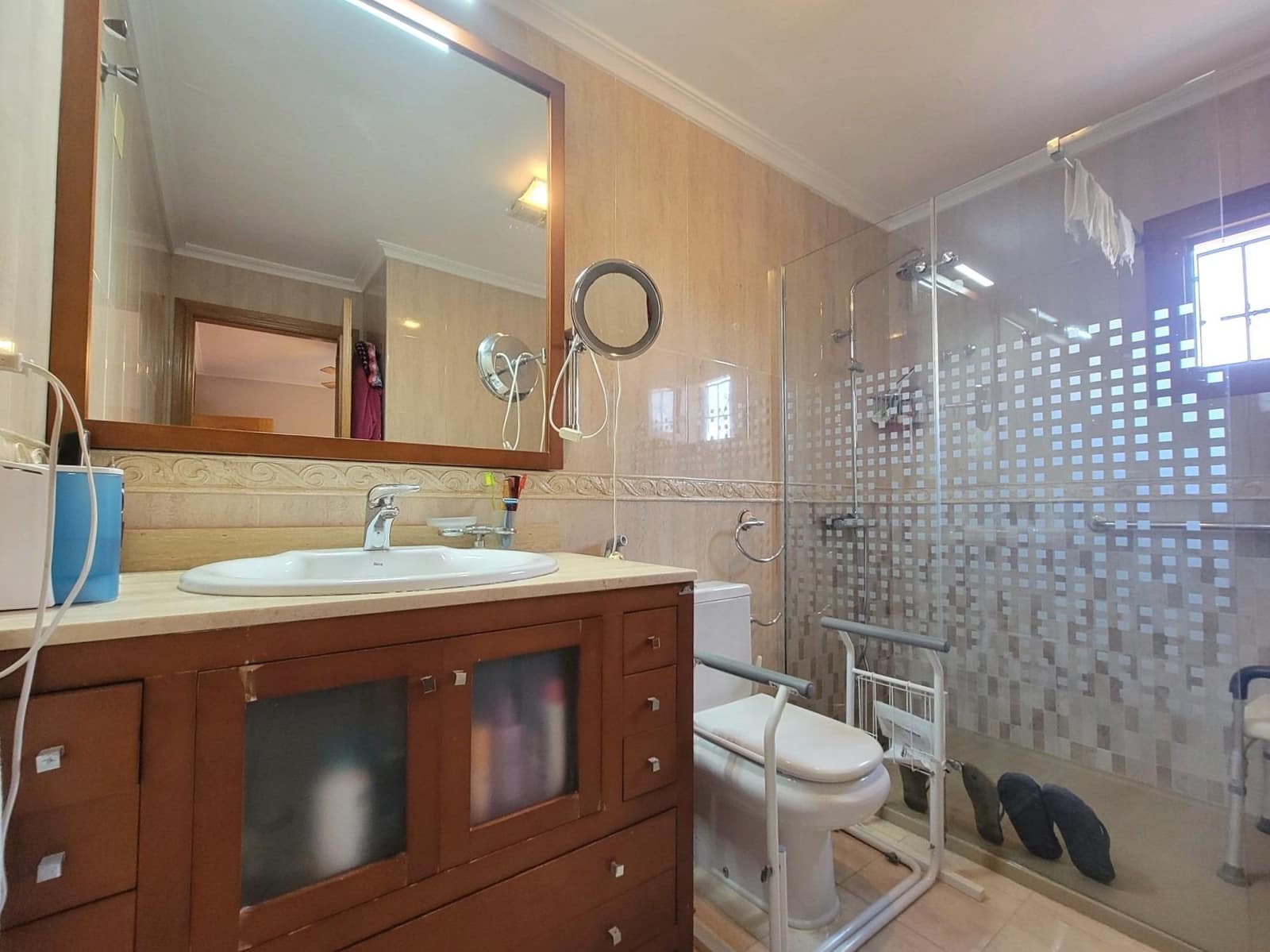 Chalet de 4 habitaciones en Torrevieja en venta con piscina - 1.000.000 € (Ref: 9315025)